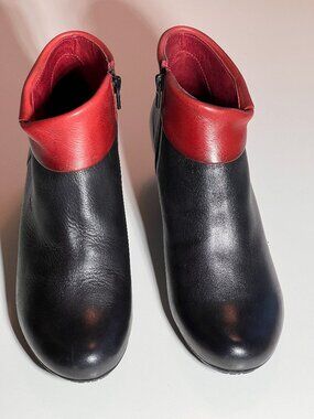 Jose Saenz Black and Burg. High Quality Leather Womens Boots Made in Spain Sz 39